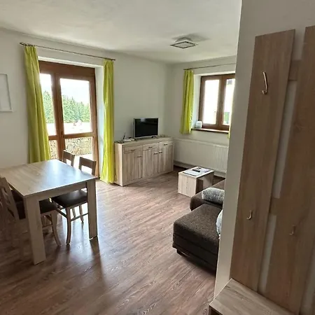 Maliarik, Demanova Dolina Apartman Lipótszentmiklós