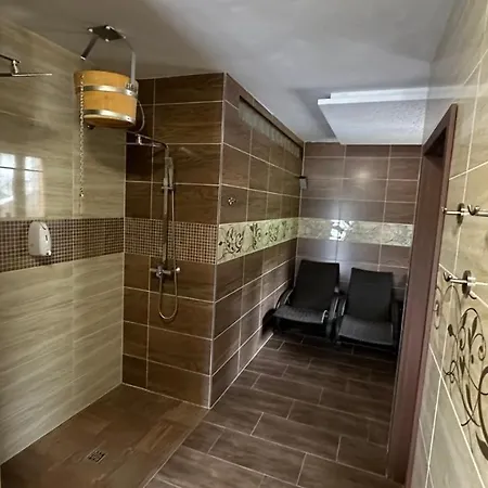 Maliarik, Demanova Dolina Apartman Lipótszentmiklós